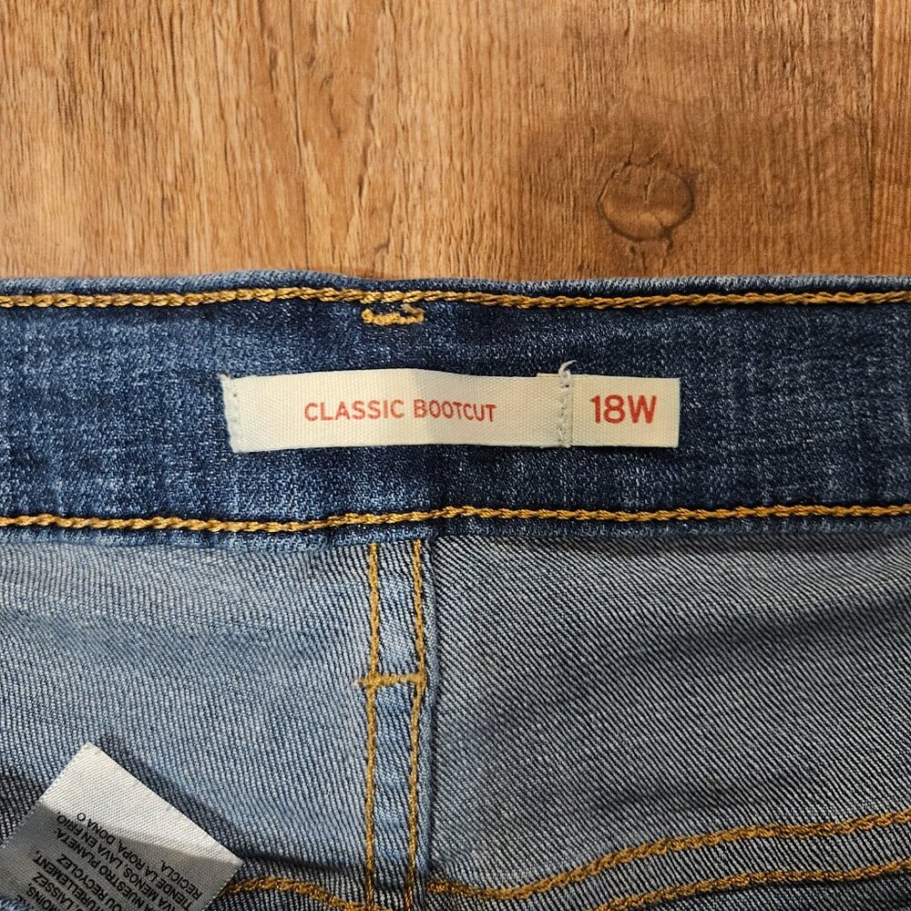 Levi's Classic Bootcut Jeans - Picture 2 of 3